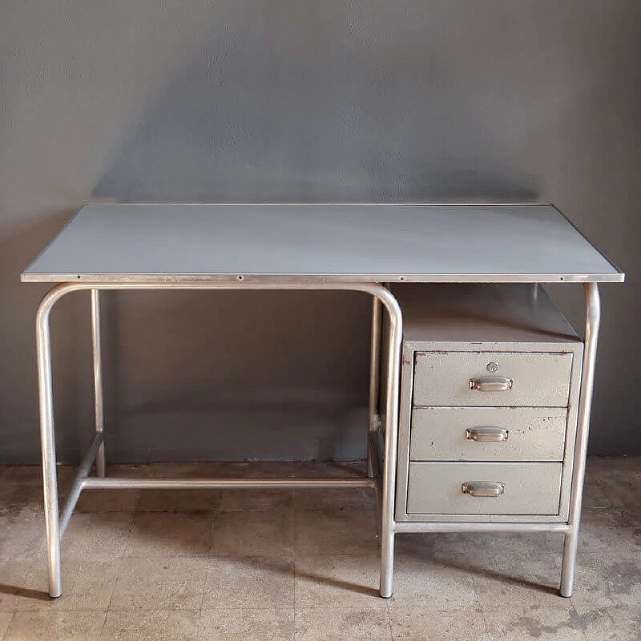 Scrivania anni '50 da ambulatorio medico  2