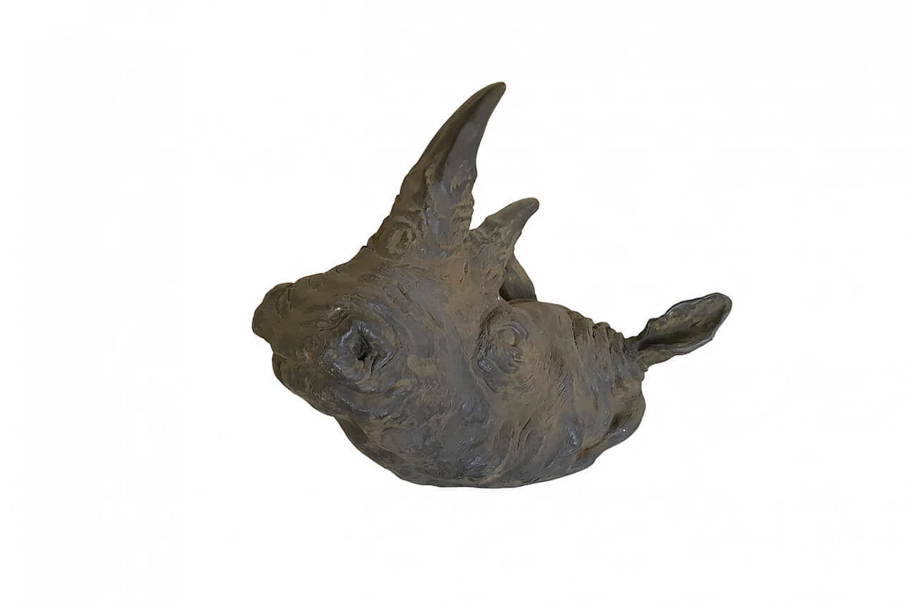 Grande trofeo con testa di rinoceronte plasmata in resina 1