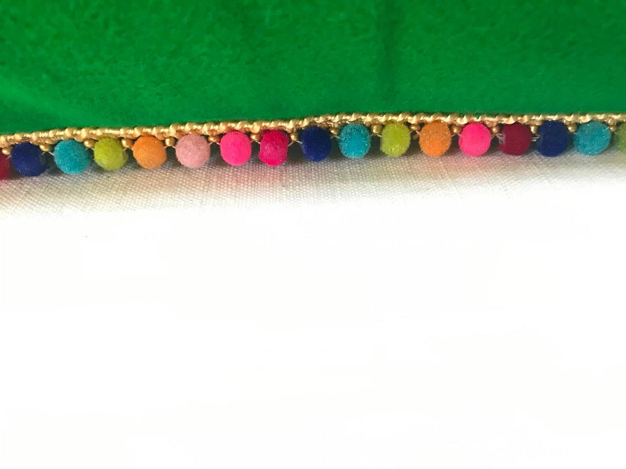 3 cuscini in Fustagno verde con bordo a pallini multicolor 5