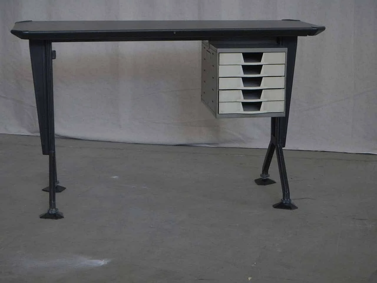 BBPR Dattilo metal desk by Olivetti, Italy, 1960s 2