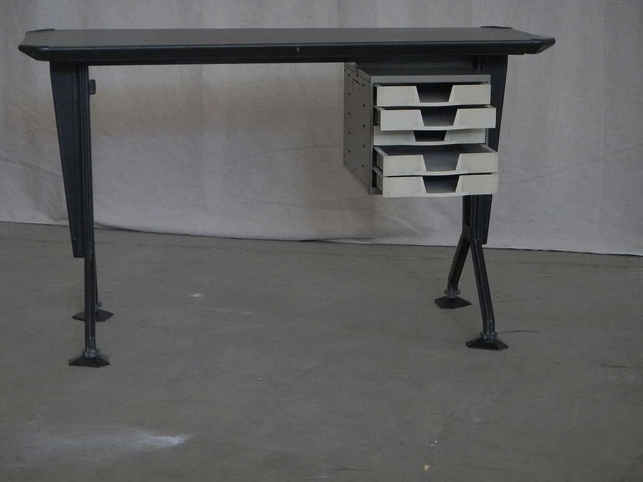 BBPR Dattilo metal desk by Olivetti, Italy, 1960s 3
