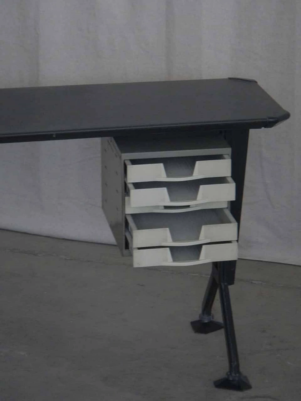 BBPR Dattilo metal desk by Olivetti, Italy, 1960s 4