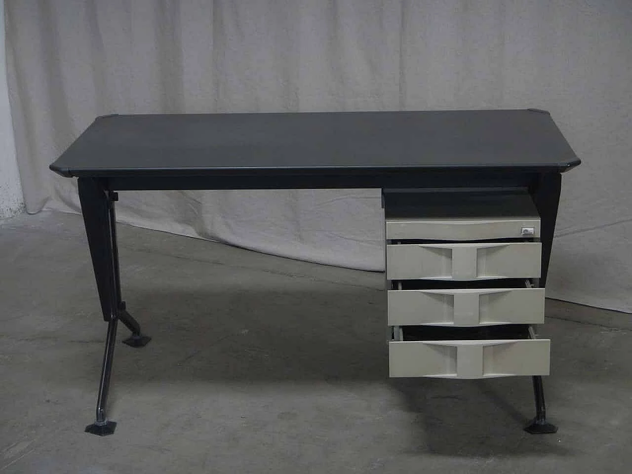 BBPR metal desk by Olivetti, Italy, 1960s 5