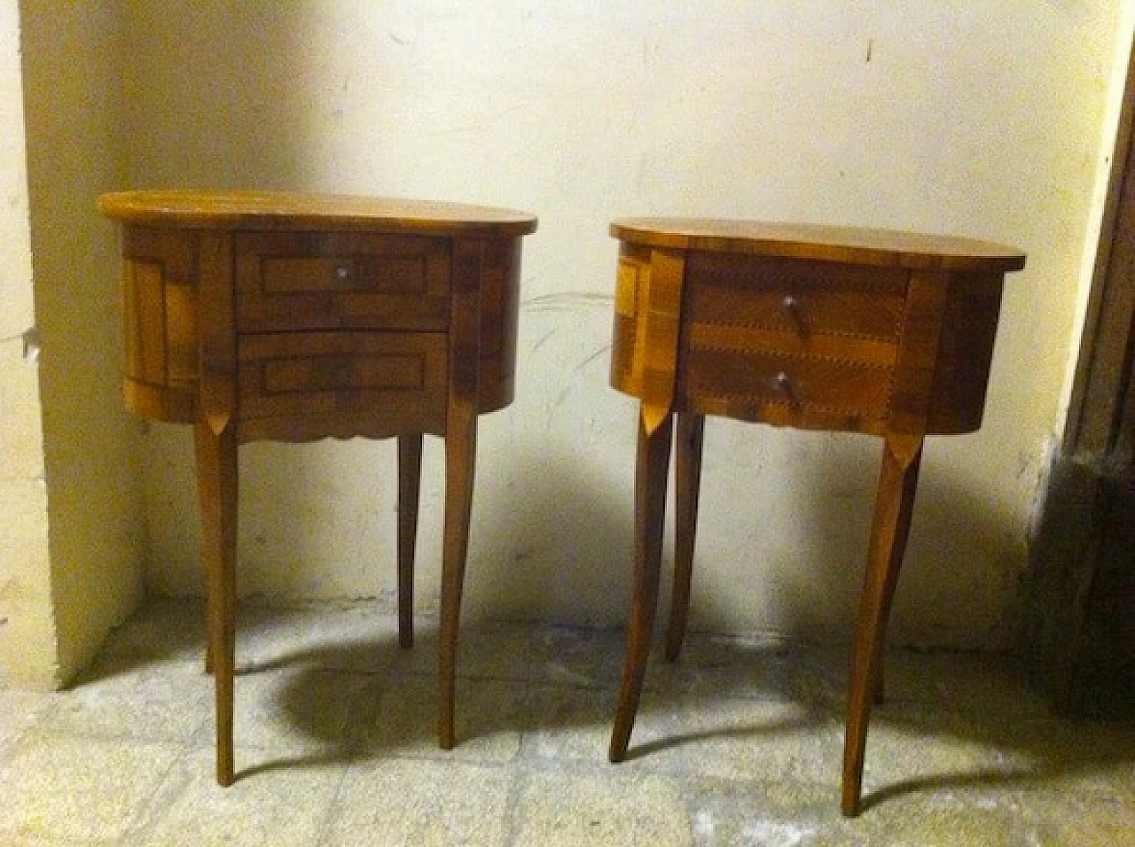 Pair of green bean shaped bedside table, Italy, early 20th century 3