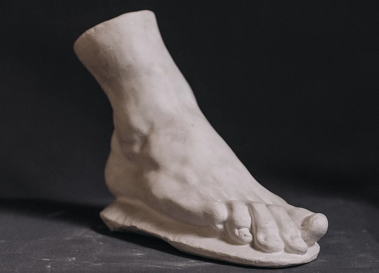 Scultura in gesso del Piede del Bernini 3