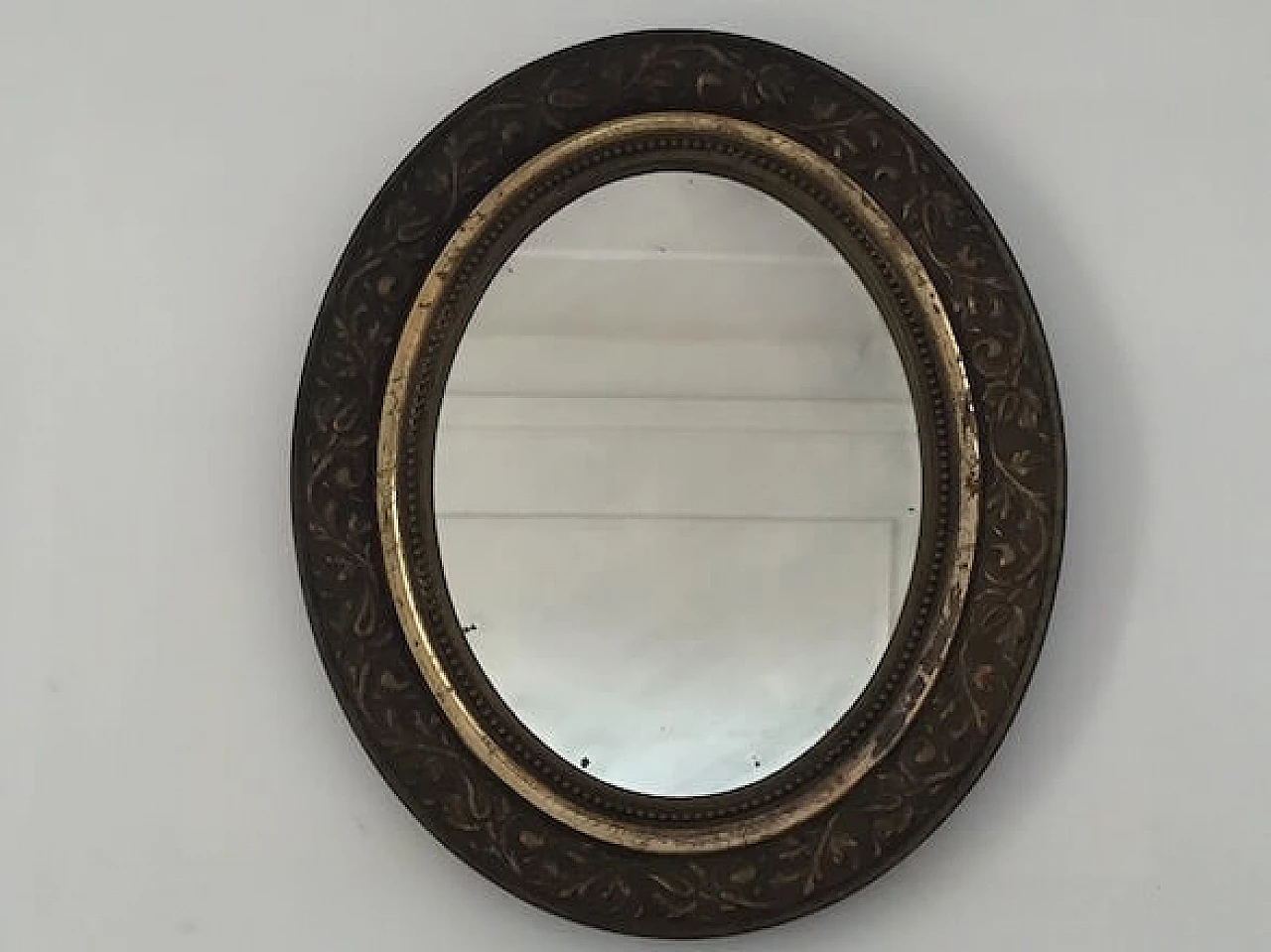Round wooden mirror from the early 1900s 2