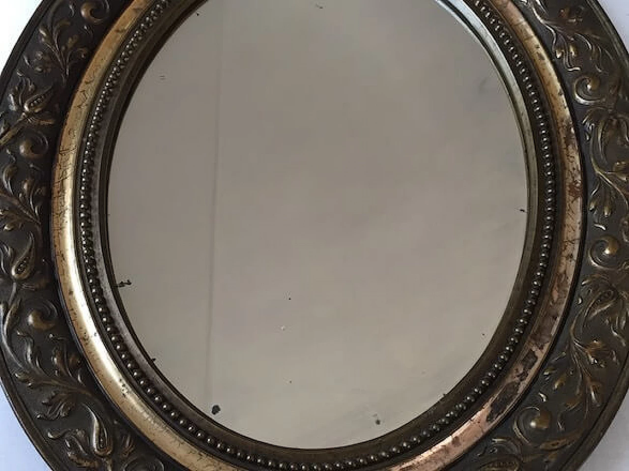 Round wooden mirror from the early 1900s 3