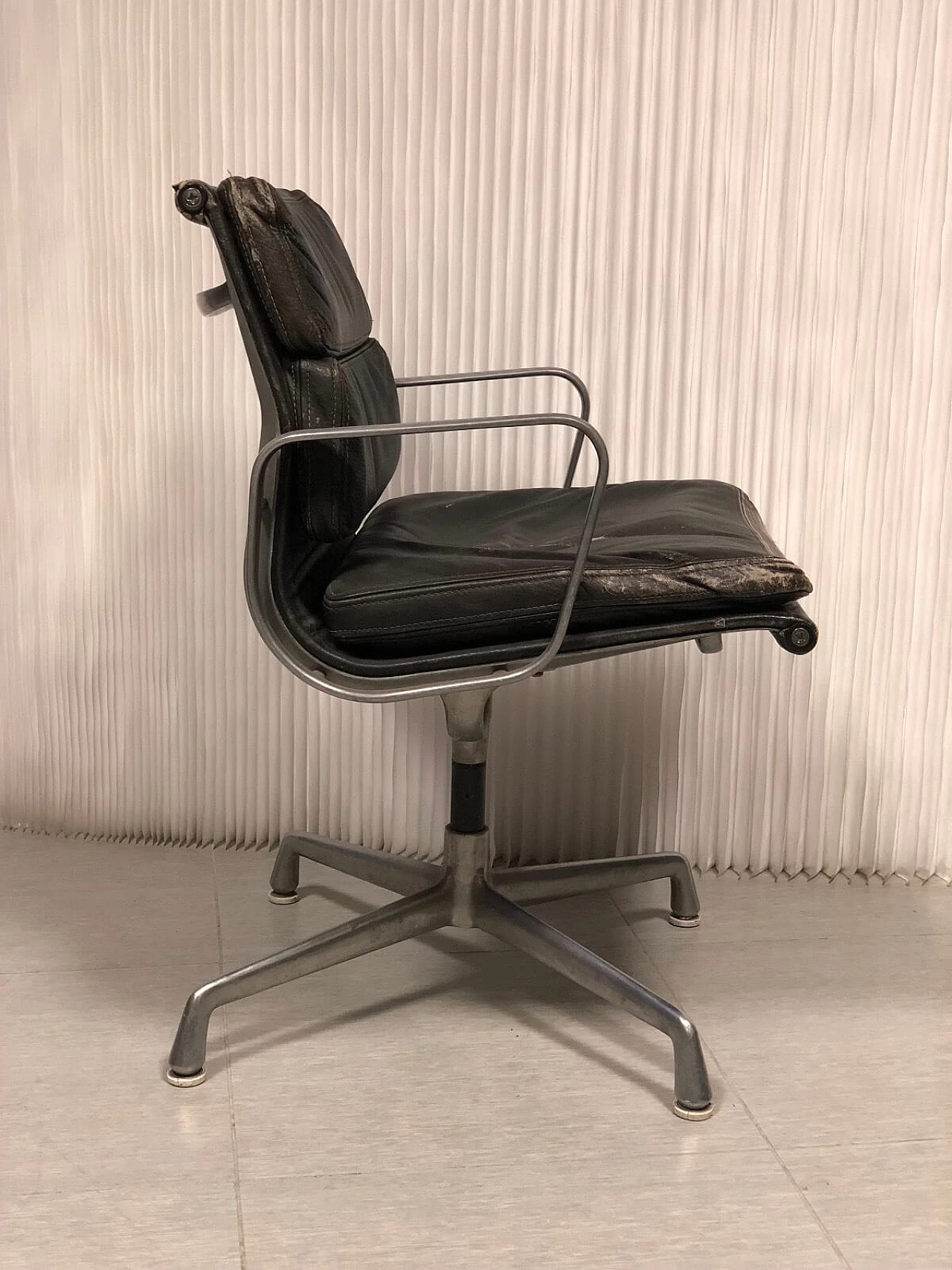 Poltroncina "Soft Pad" di Charle & Ray Eames, 1969 4