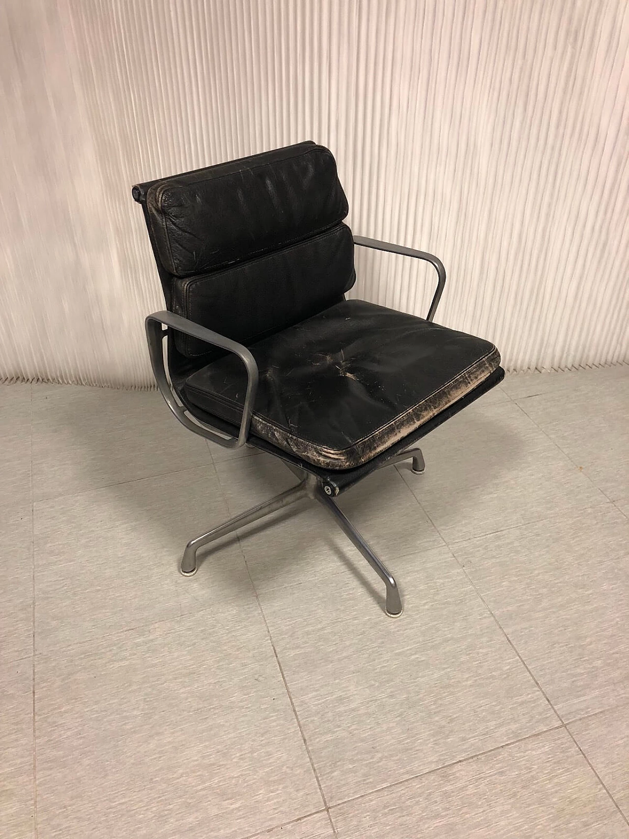 Poltroncina "Soft Pad" di Charle & Ray Eames, 1969 2