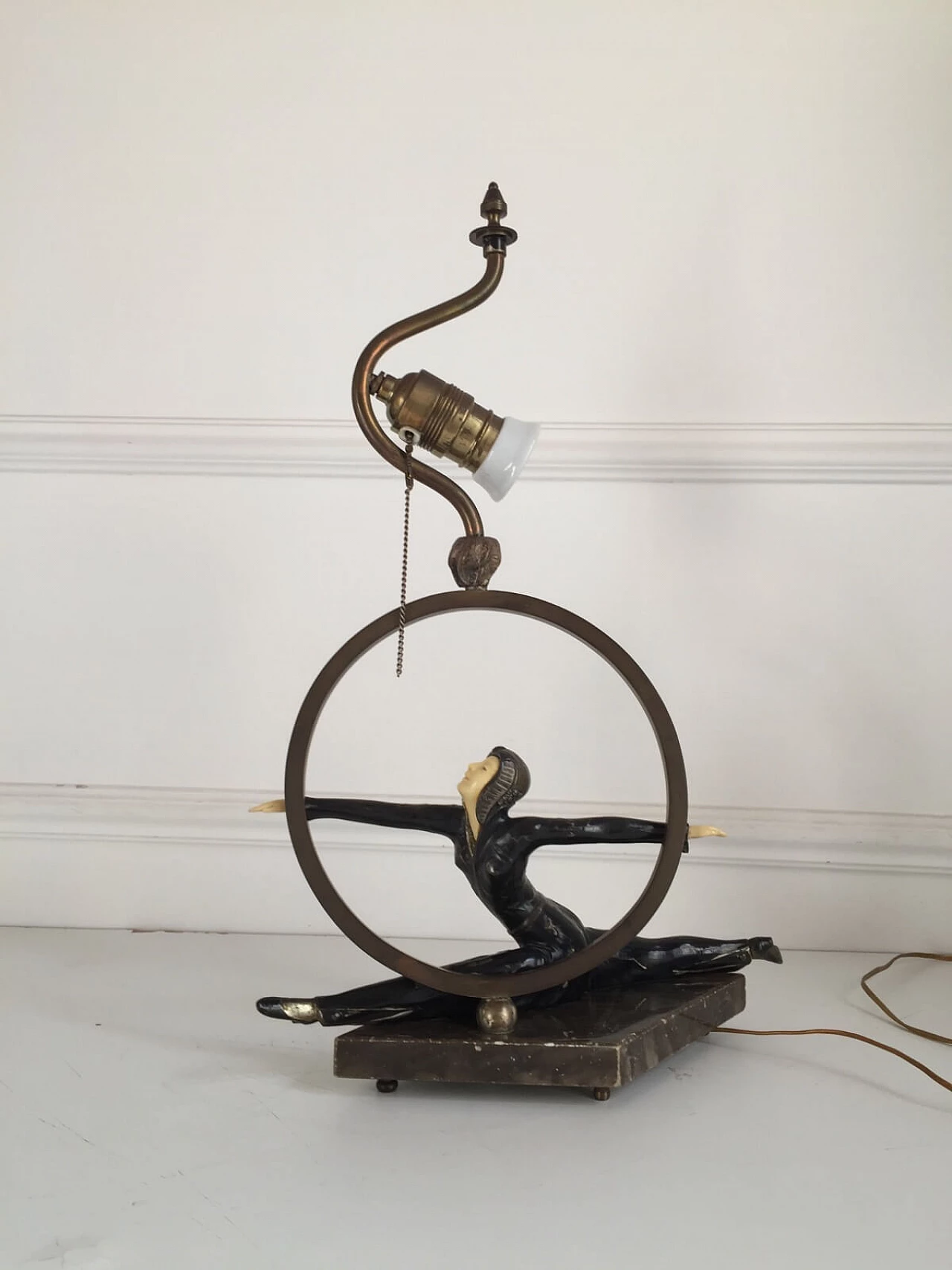 Lamp sculpture Art Deco in bronze and bakelite 2