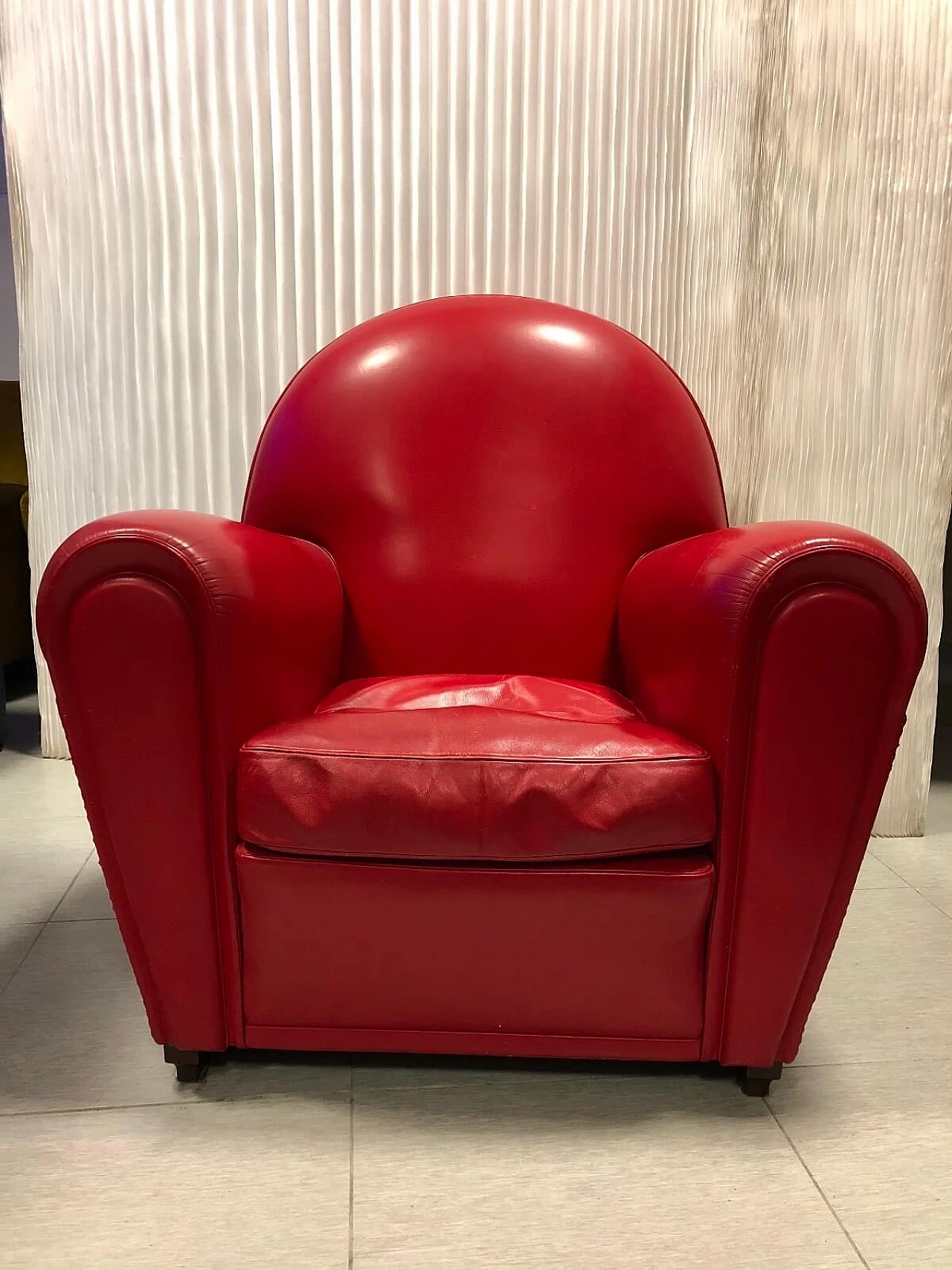 Vanity" armchair in red leather, by Poltrona Frau 2