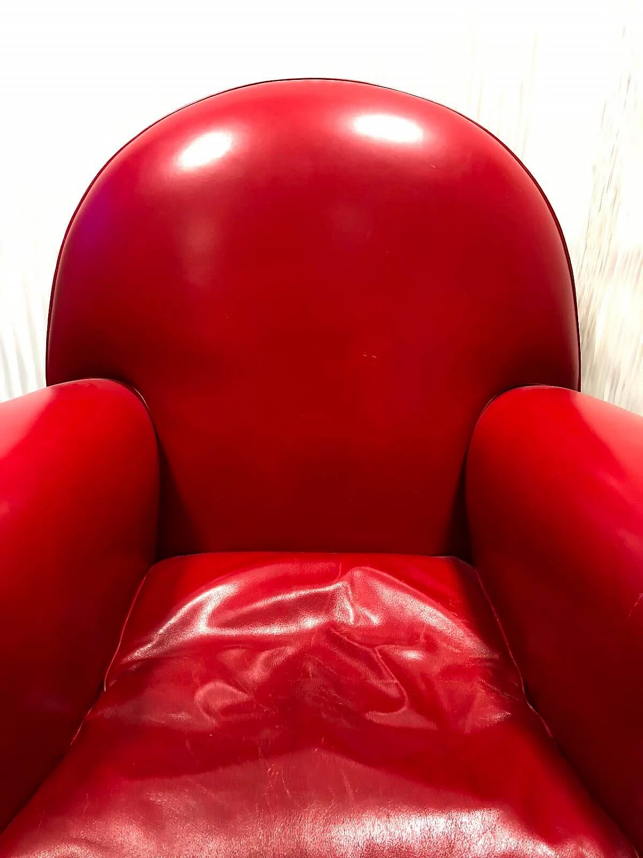 Vanity" armchair in red leather, by Poltrona Frau 3