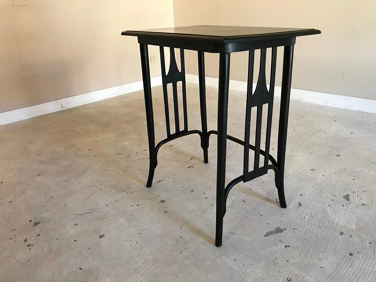 Tavolino Thonet ebanizzato, inizio 900 3