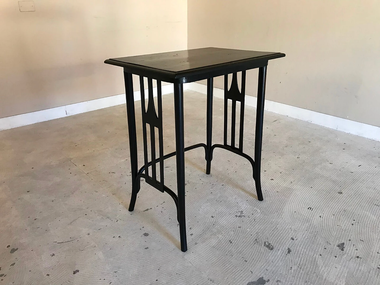Tavolino Thonet ebanizzato, inizio 900 2