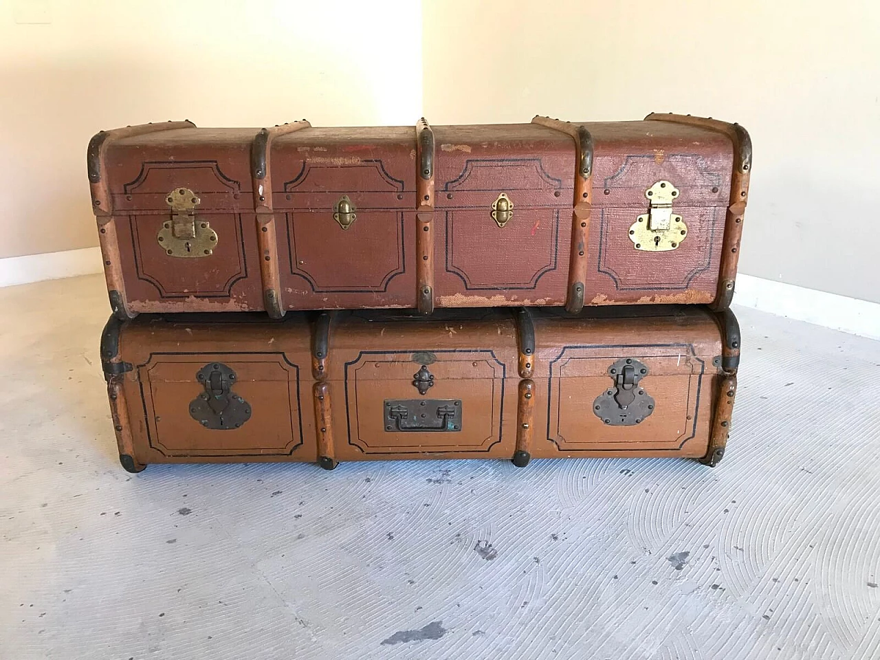 Pair of trunks, wooden with leather handles 3
