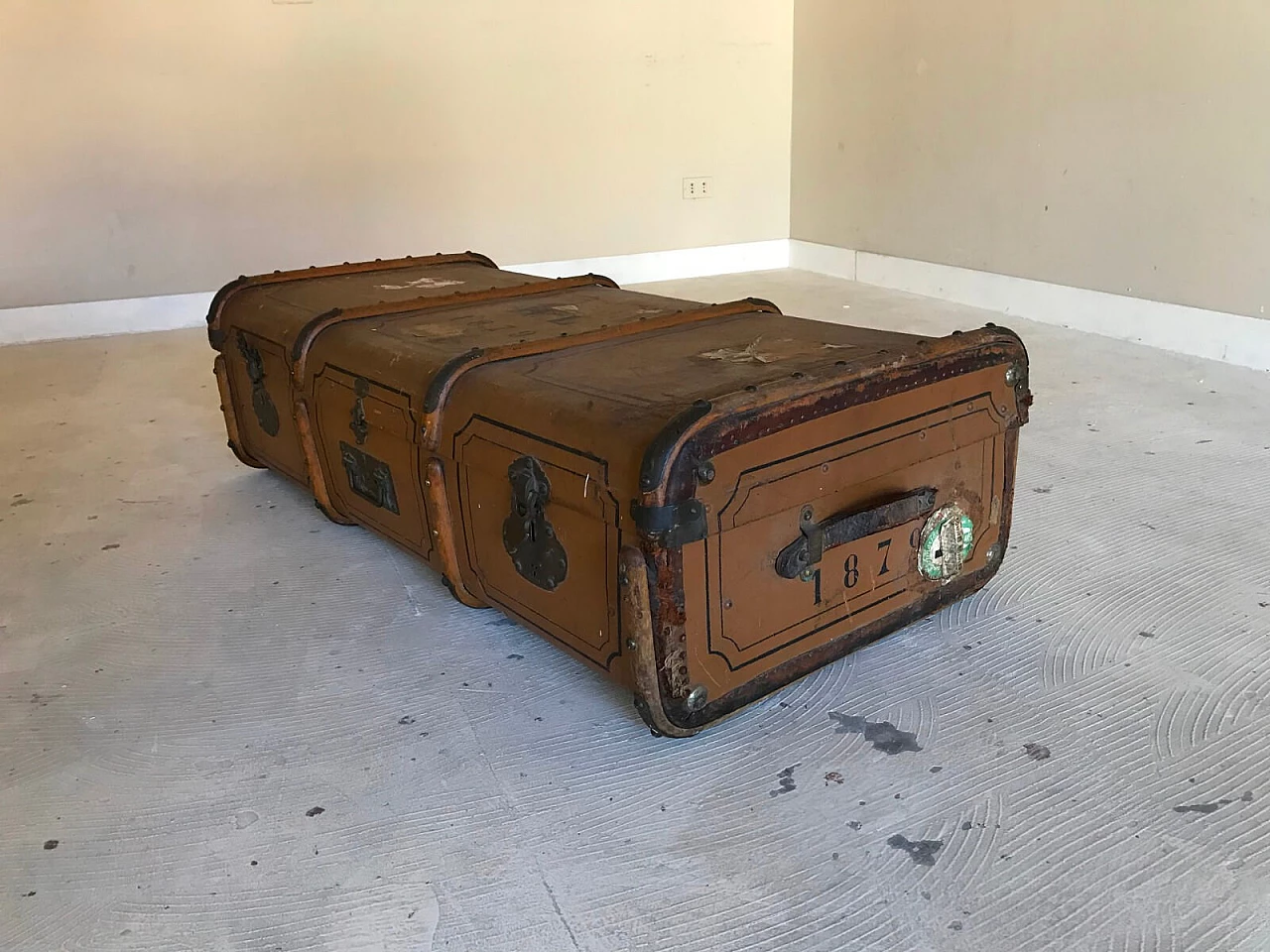 Pair of trunks, wooden with leather handles 11