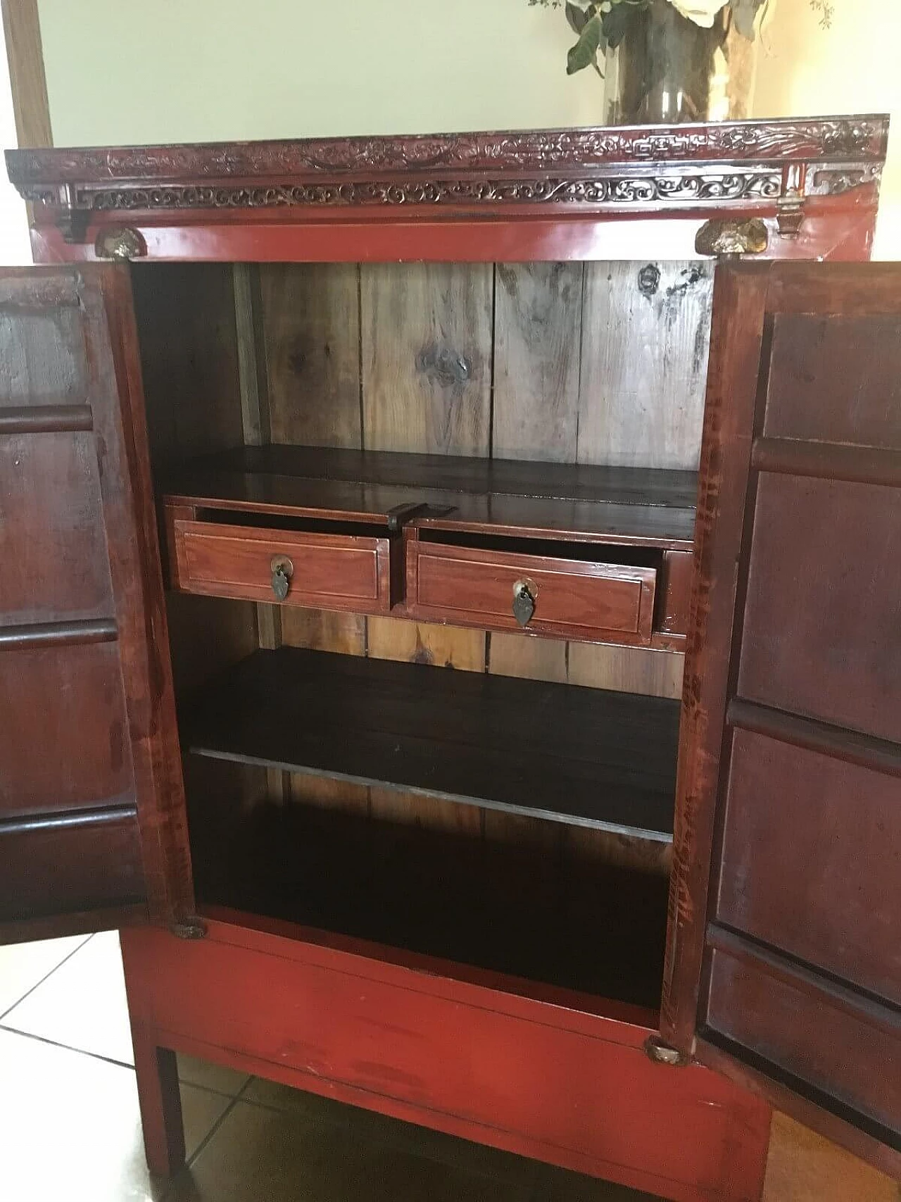 Antique oriental safe or wardrobe in red lacquered wood, 19th century 4