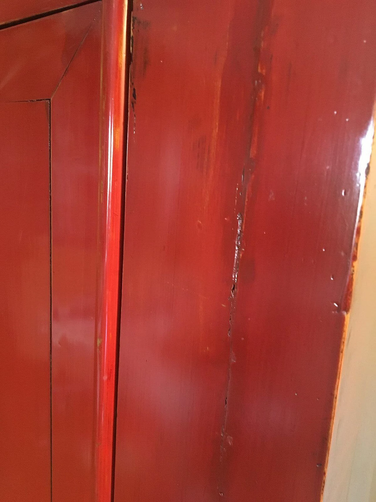 Antique oriental safe or wardrobe in red lacquered wood, 19th century 5