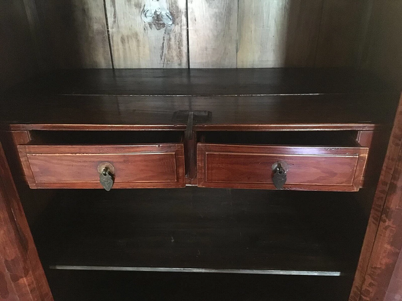 Antique oriental safe or wardrobe in red lacquered wood, 19th century 7