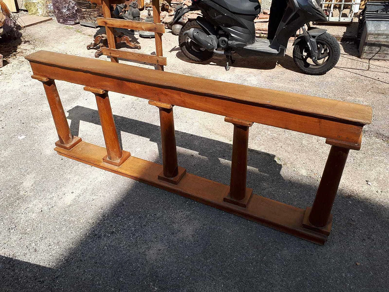 Wooden balustrade with 5 smooth columns 3