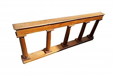 Wooden balustrade with 5 smooth columns