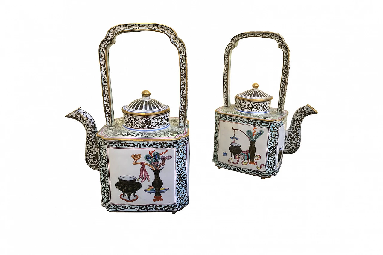 Pair of small Chinese enamelled teapots at the end of the 19th century 1