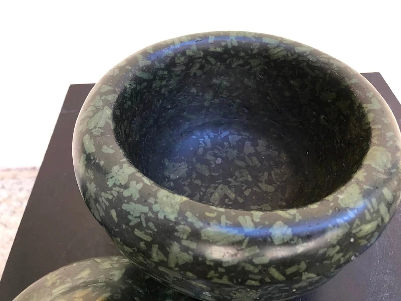 Mortaio antico in marmo Serpentino con coperchio 5