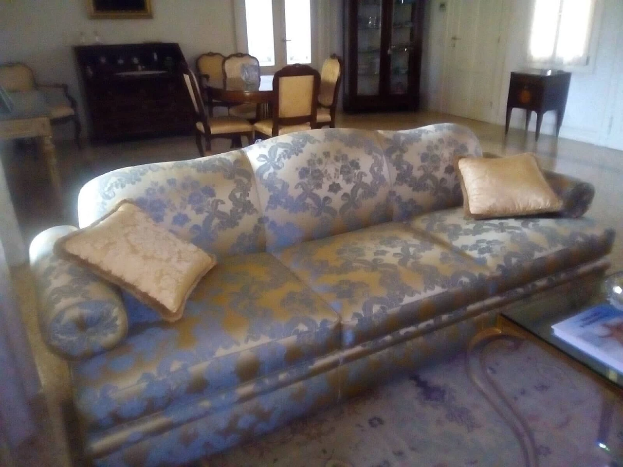Three-seater sofa covered in brocade fabric 4