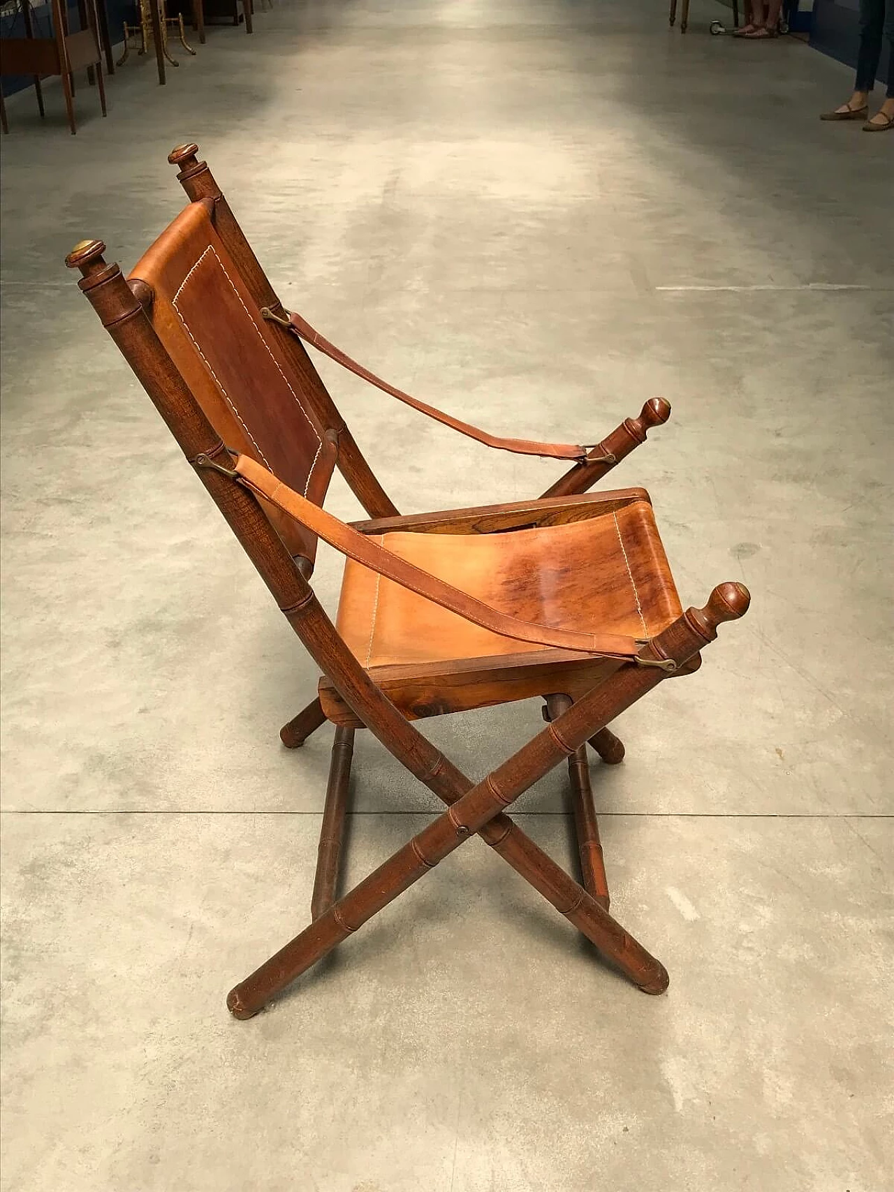 Officer's folding chair in wood and leather, 1850 approx. 2