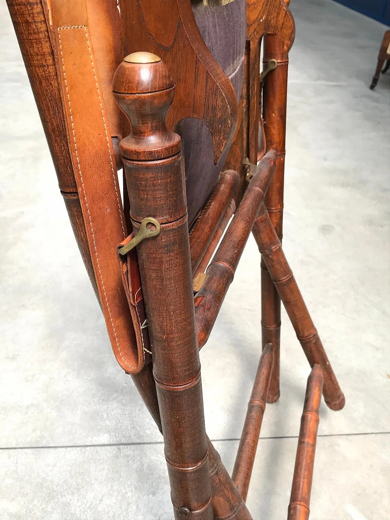 Officer's folding chair in wood and leather, 1850 approx. 3