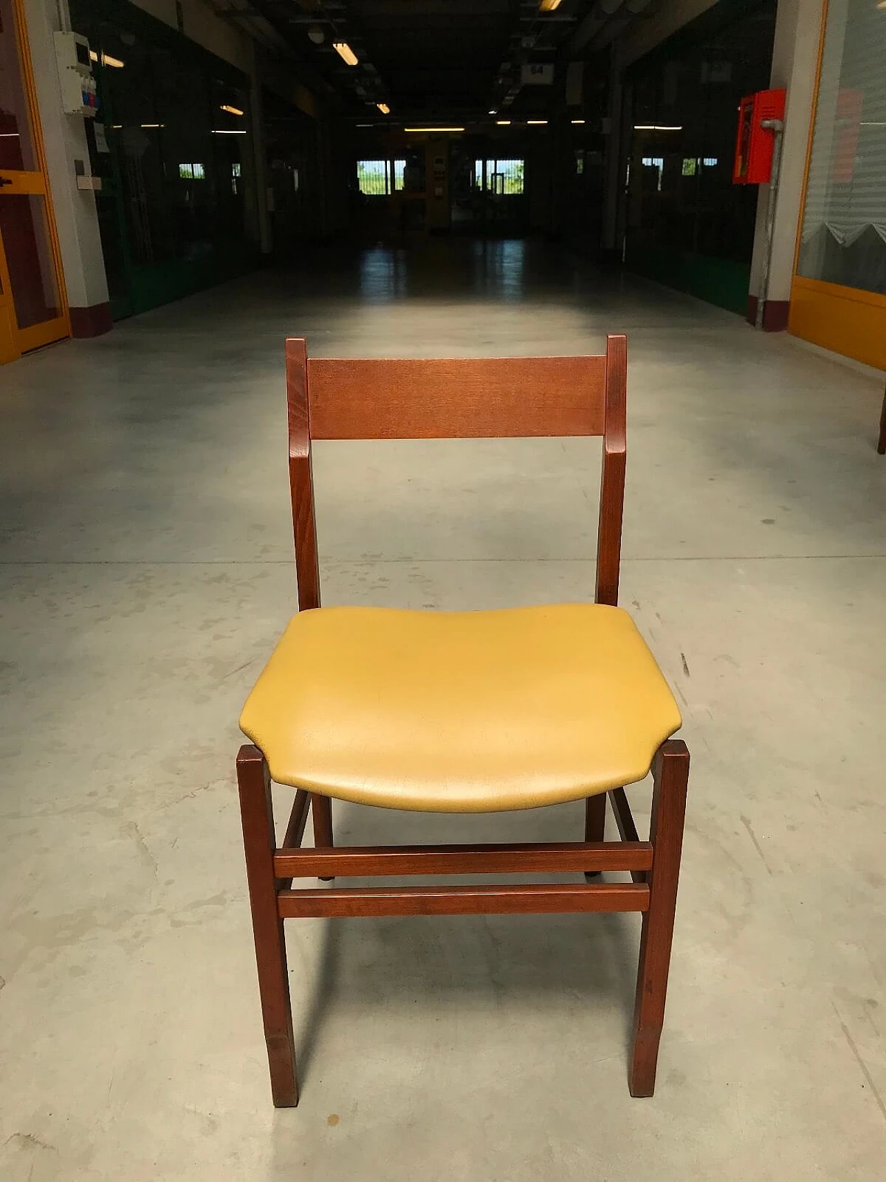 Set di 6 sedie Mid-century seduta in pelle gialla Faleschini 2