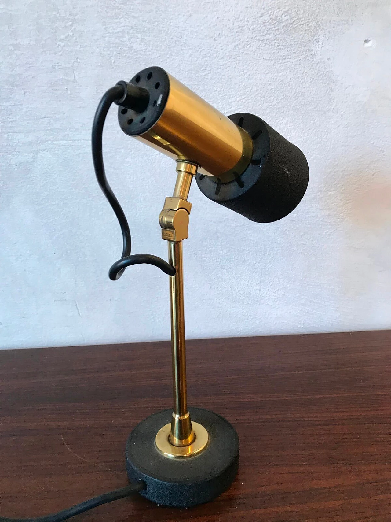 Brass table lamp with adjustable spotlight, Italy, 60s 3