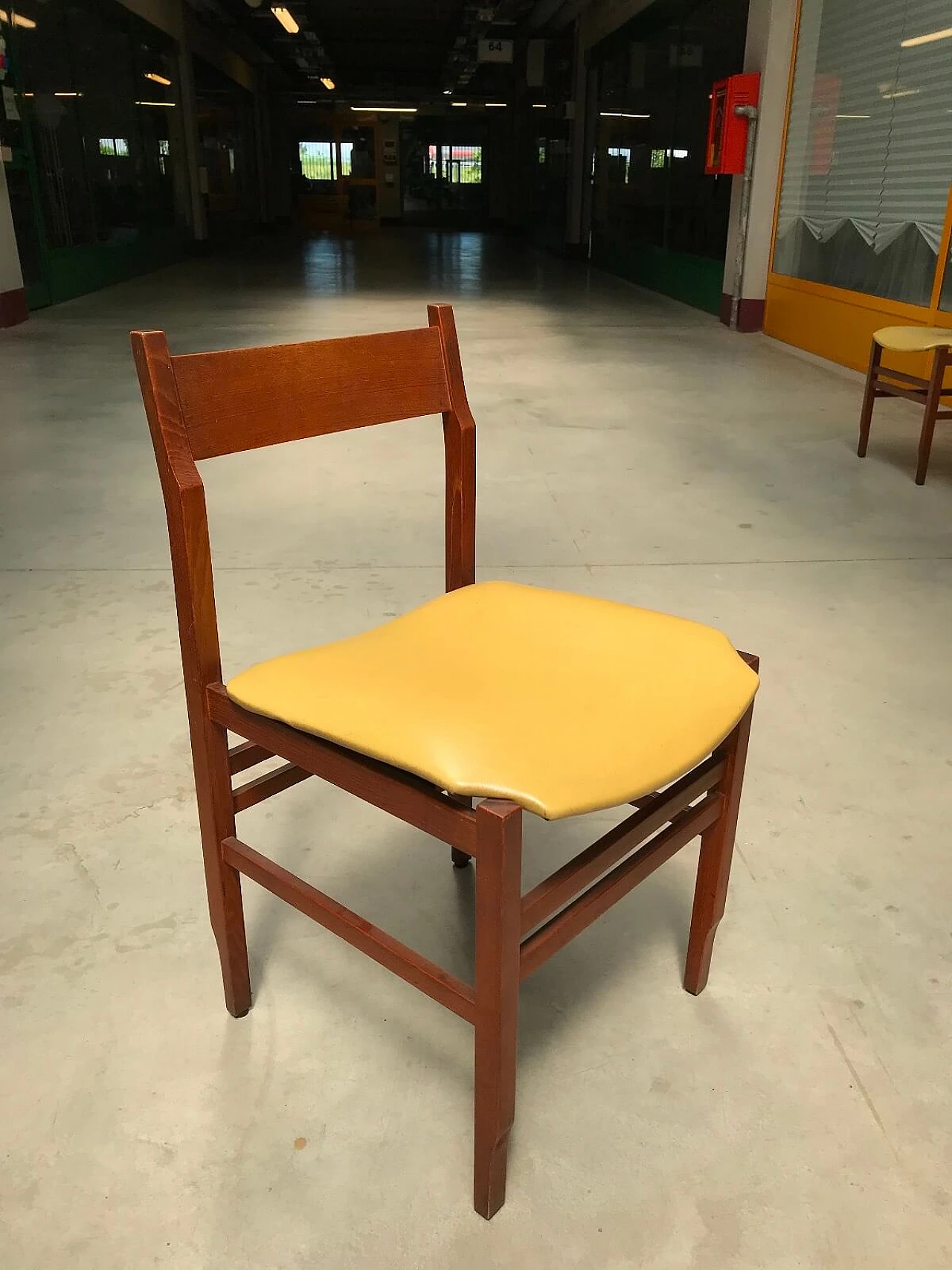 Set di 6 sedie Mid-century seduta in pelle gialla Faleschini 6
