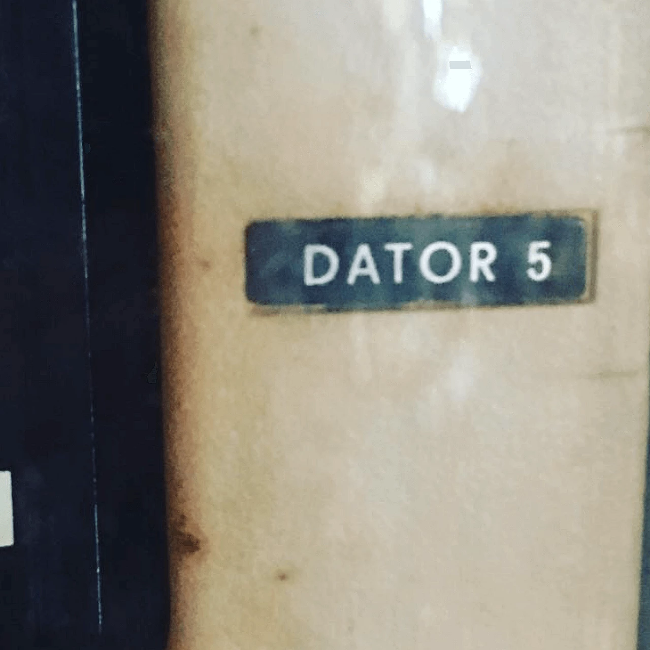 Beige Dator 5 Flip-Flap orologio elettronico by Gino Valle for Solari Udine, 1960s 1060050