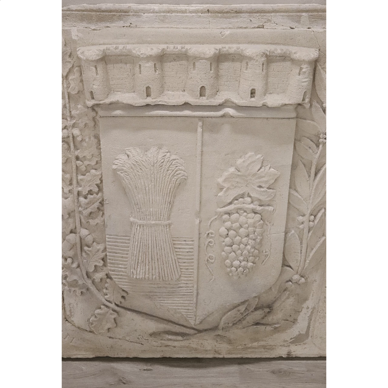 Antico stemma araldico in pozzolana fine Sec. XIX 1060120