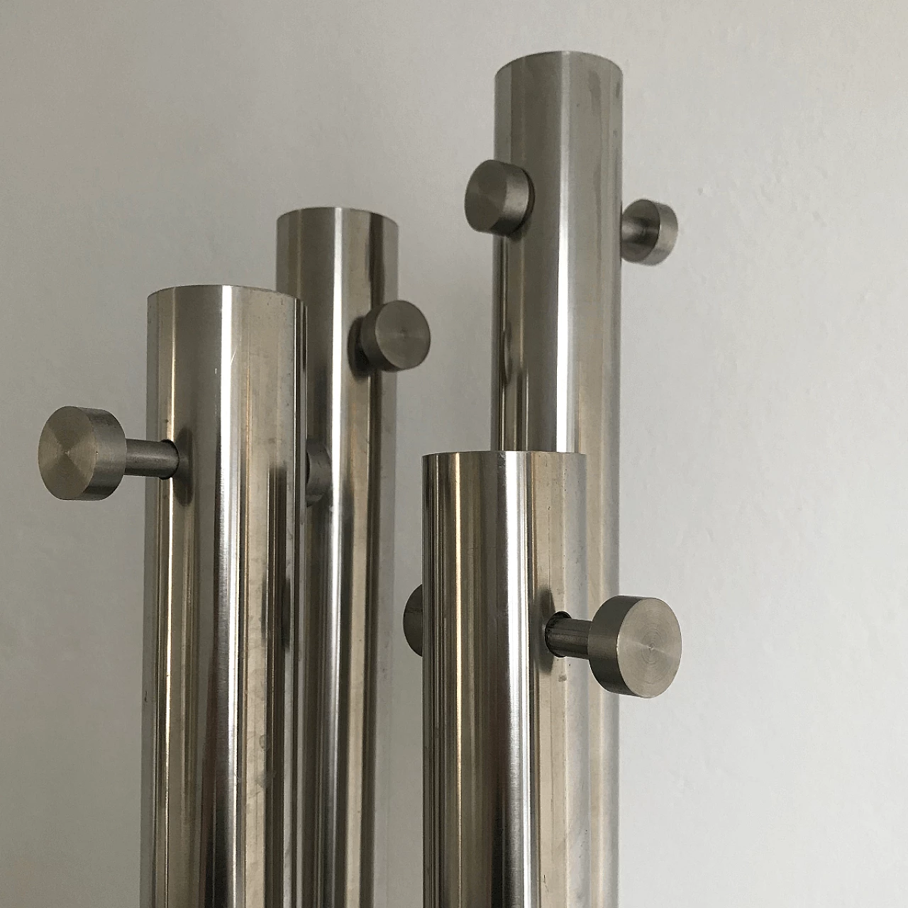 Attaccapani in acciaio con luce, anni '70 1060305