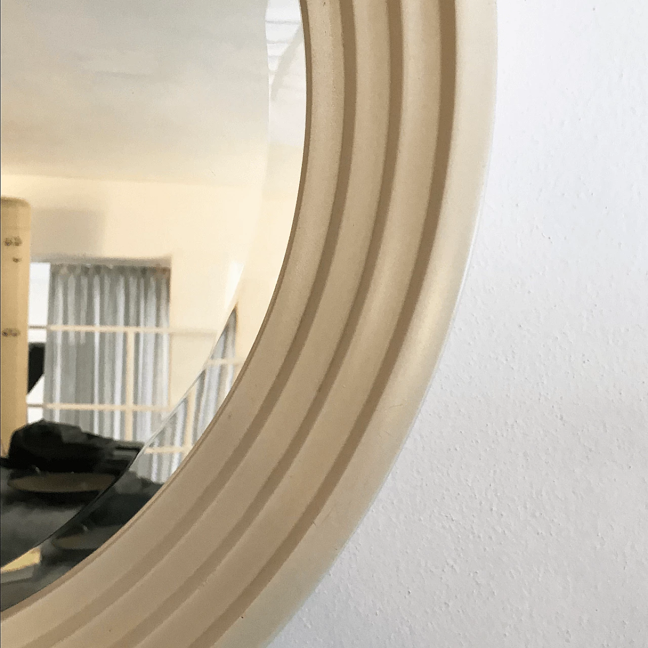 White round mirror, Memphis inspired style from the 70's 1060337