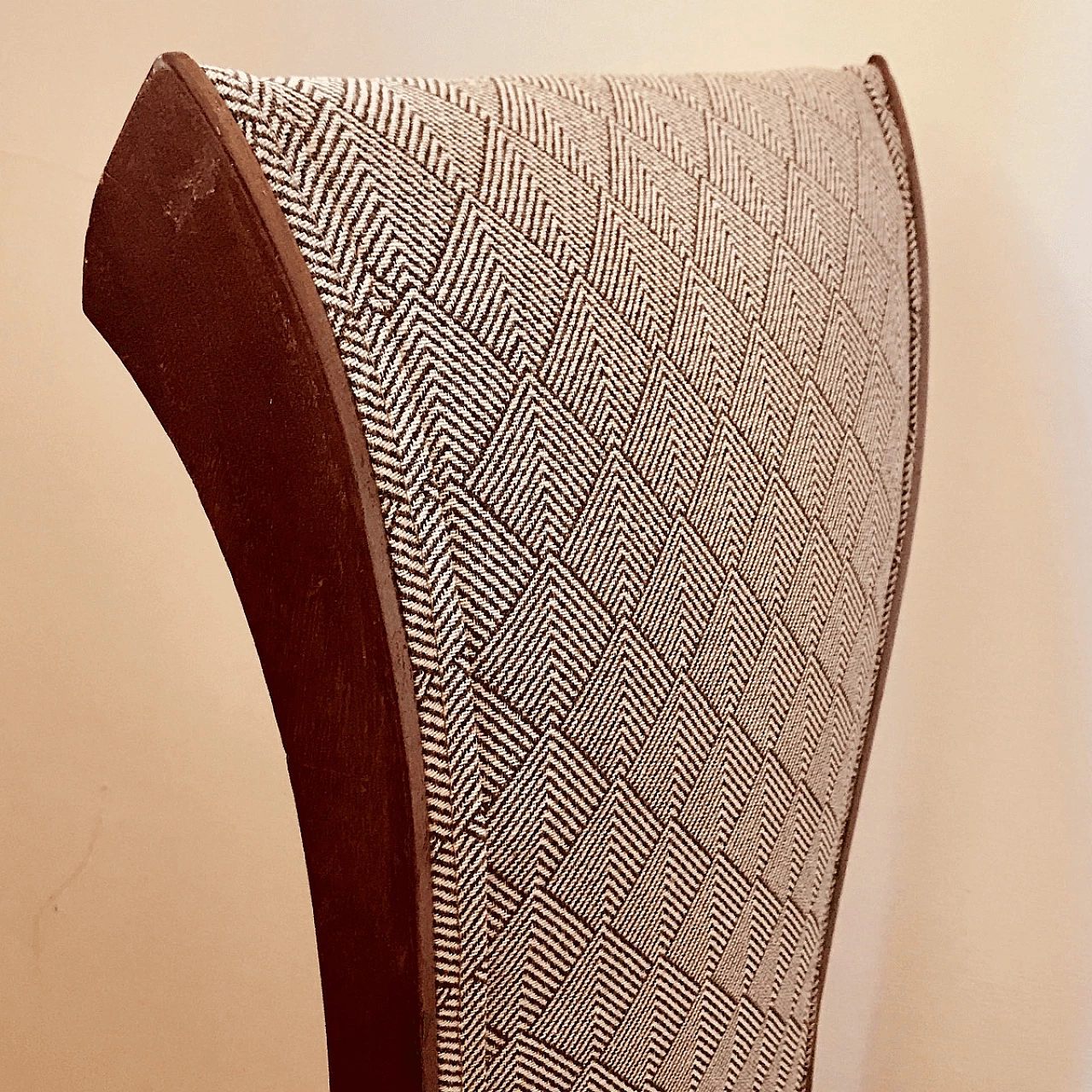 Upholstered chair 1061030