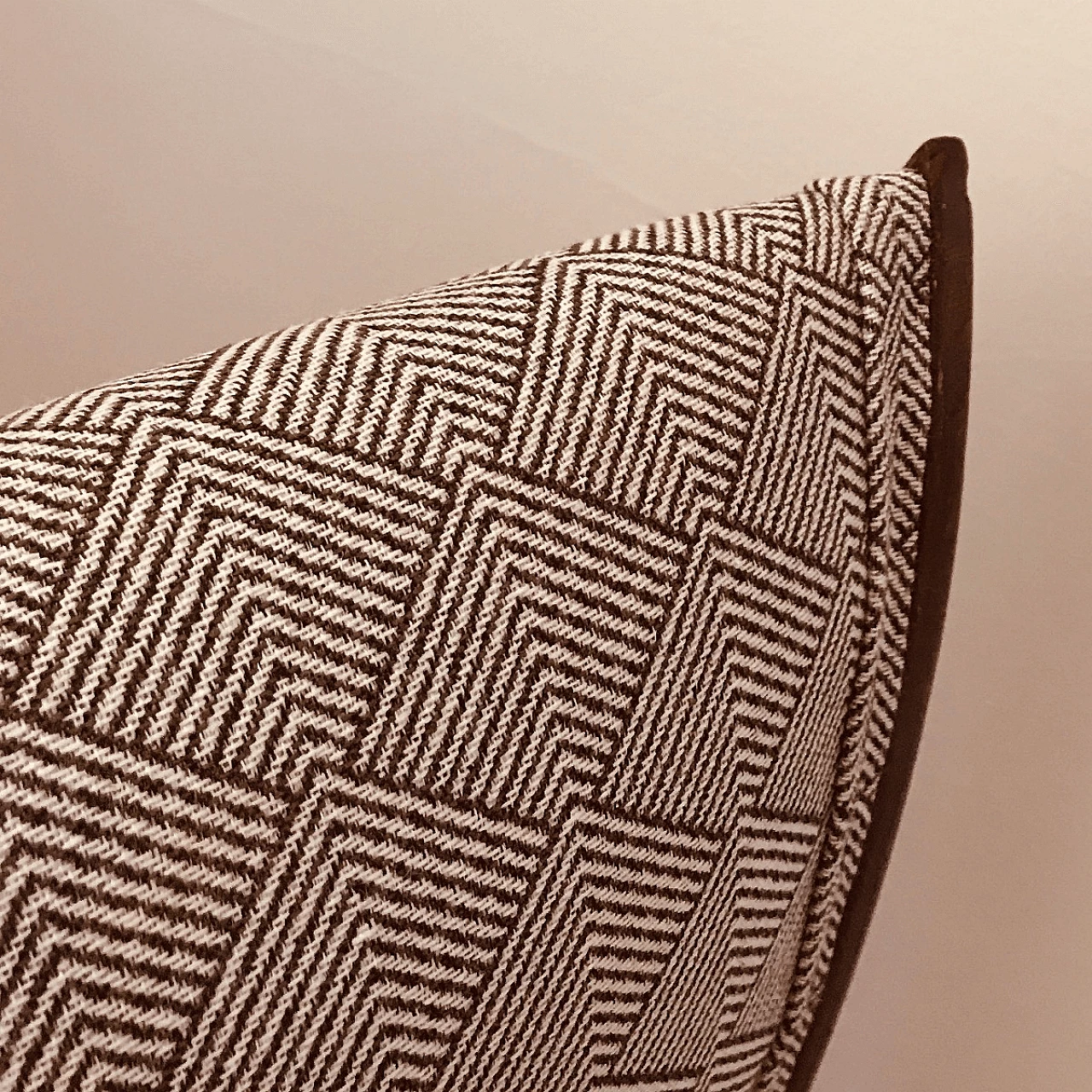 Upholstered chair 1061031