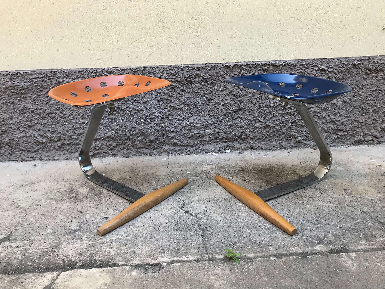 2 Sgabelli "Mezzadro" di Castiglioni per Zanotta, anni '60 1062281