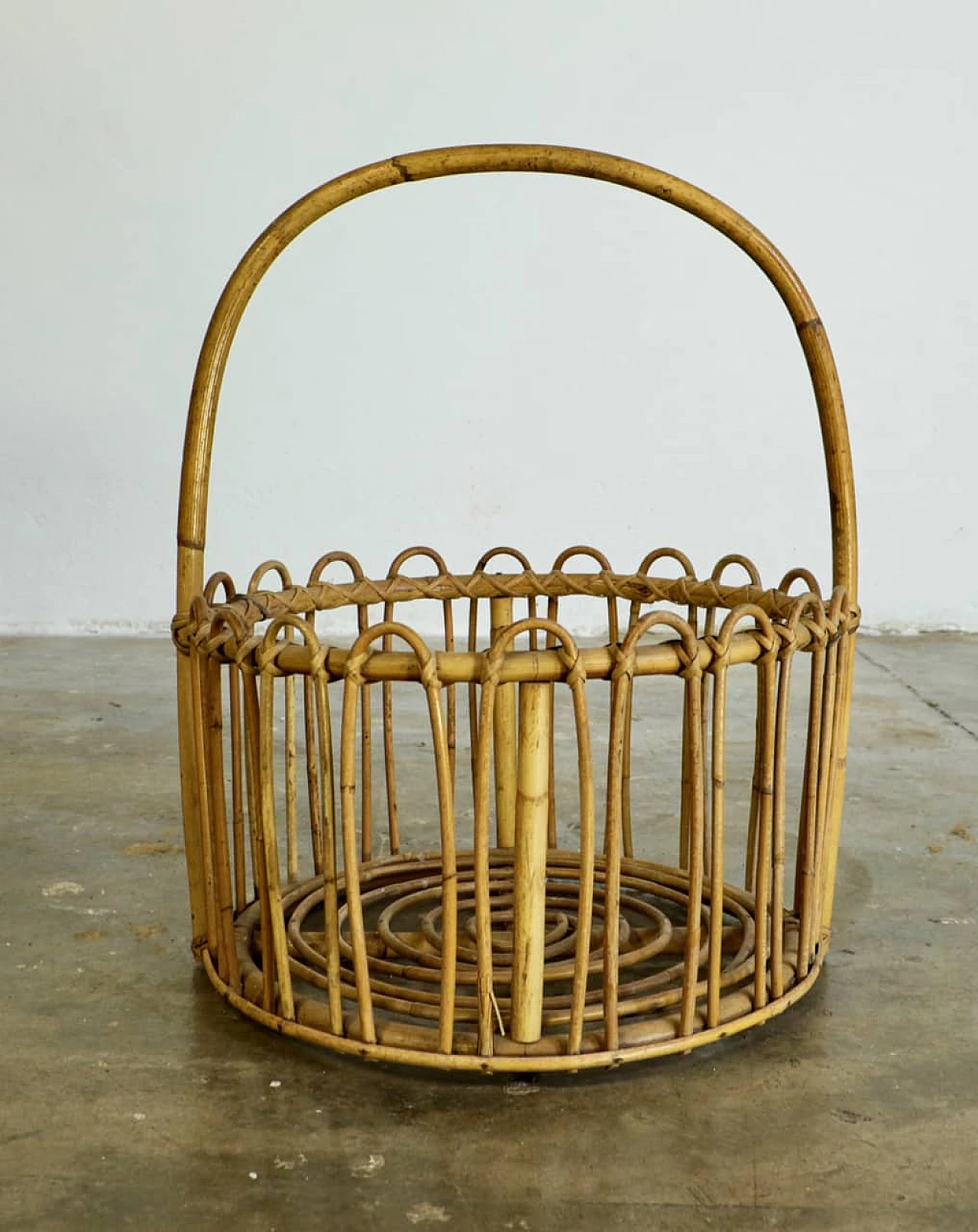 Wicker magazine rack, Italian manufacture, '60s 1062337