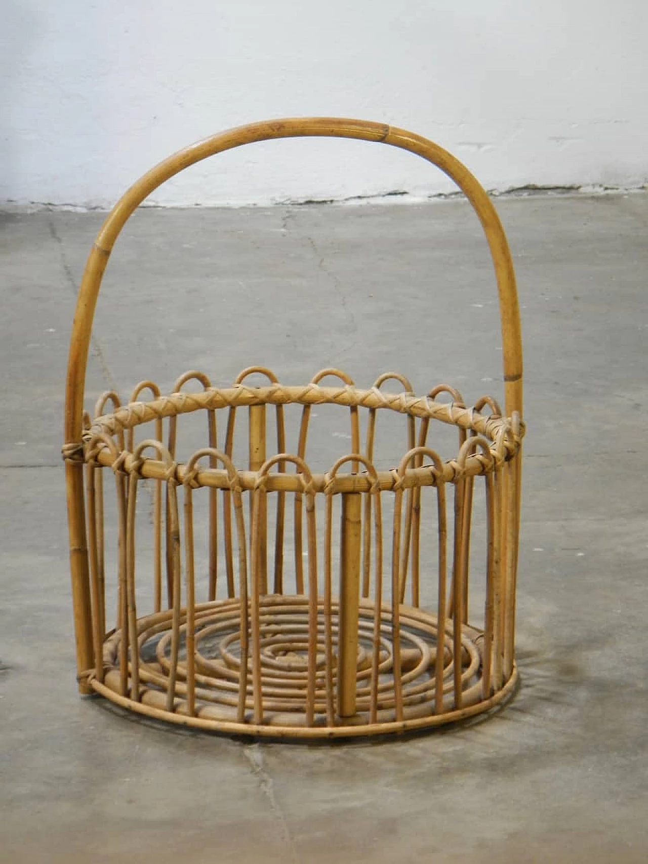 Wicker magazine rack, Italian manufacture, '60s 1062338