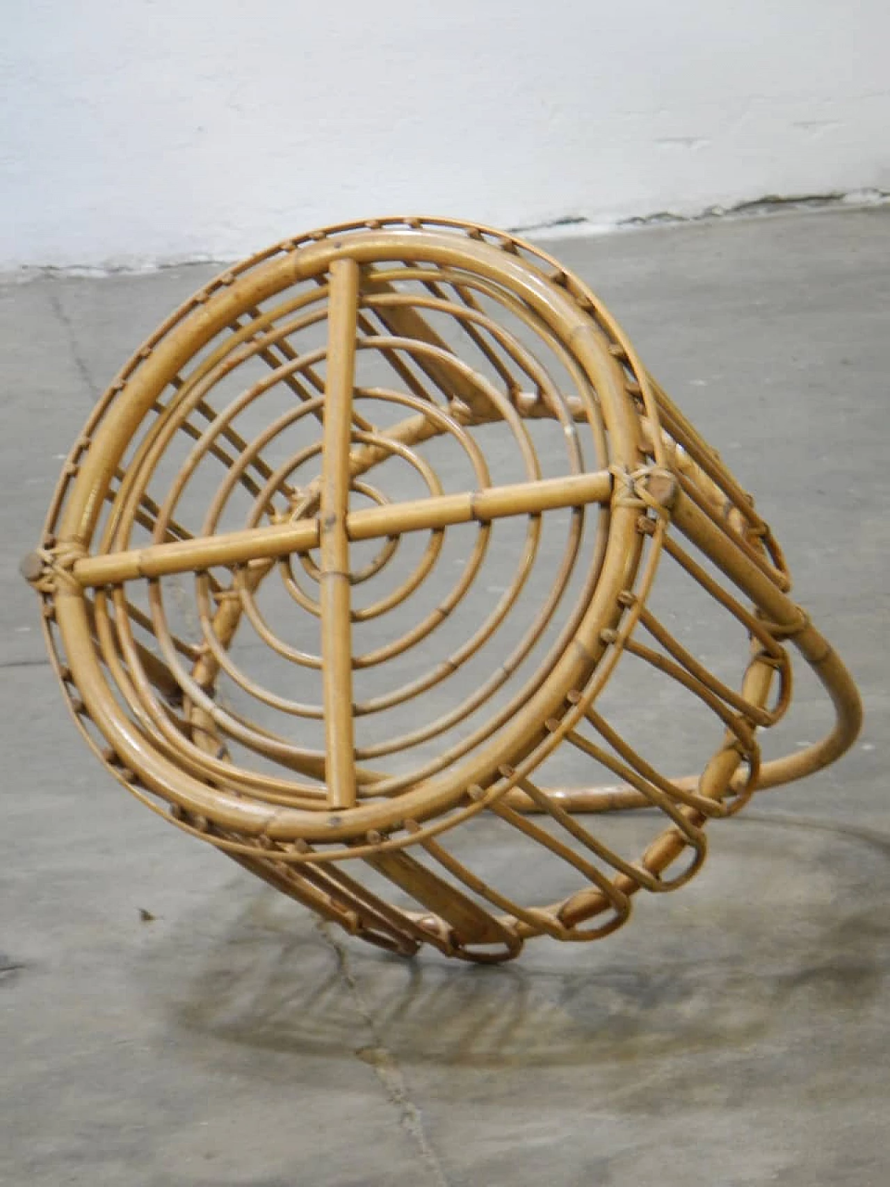 Wicker magazine rack, Italian manufacture, '60s 1062339