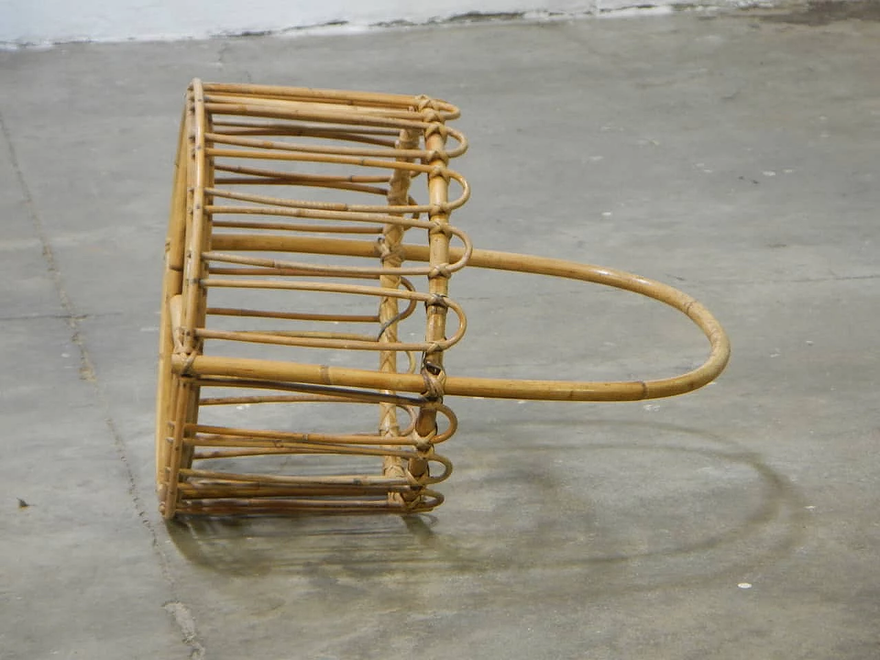Wicker magazine rack, Italian manufacture, '60s 1062340