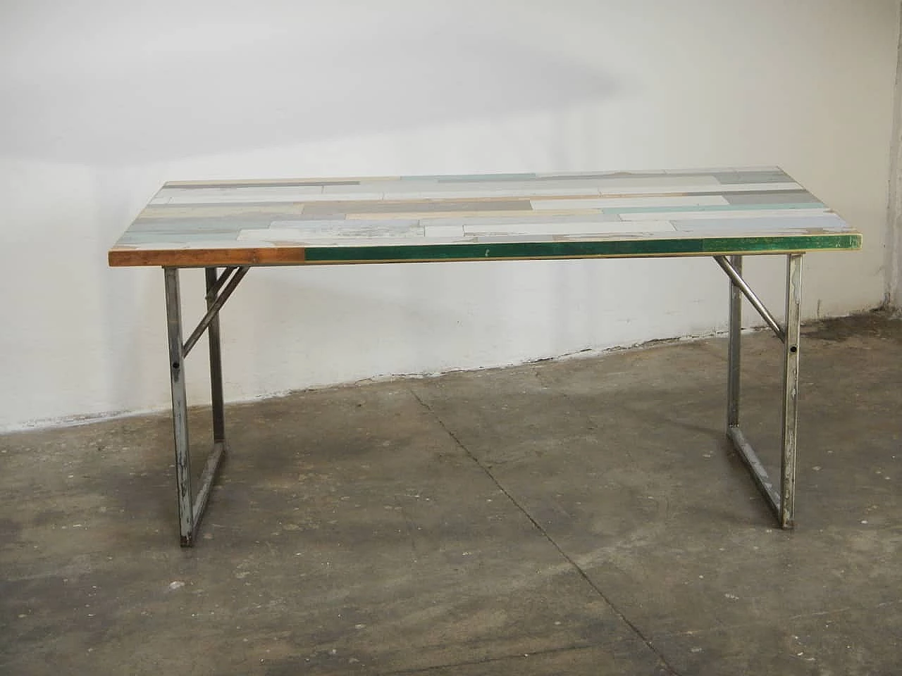 Tavolo con piano in patchwork di legno con gambe pieghevoli 1062427