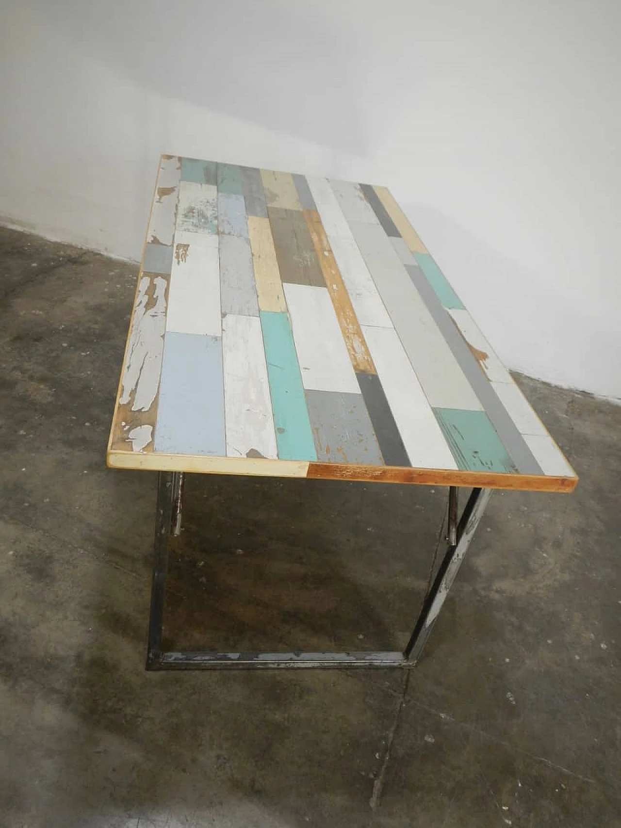 Table with wooden patchwork top with folding legs 1062430