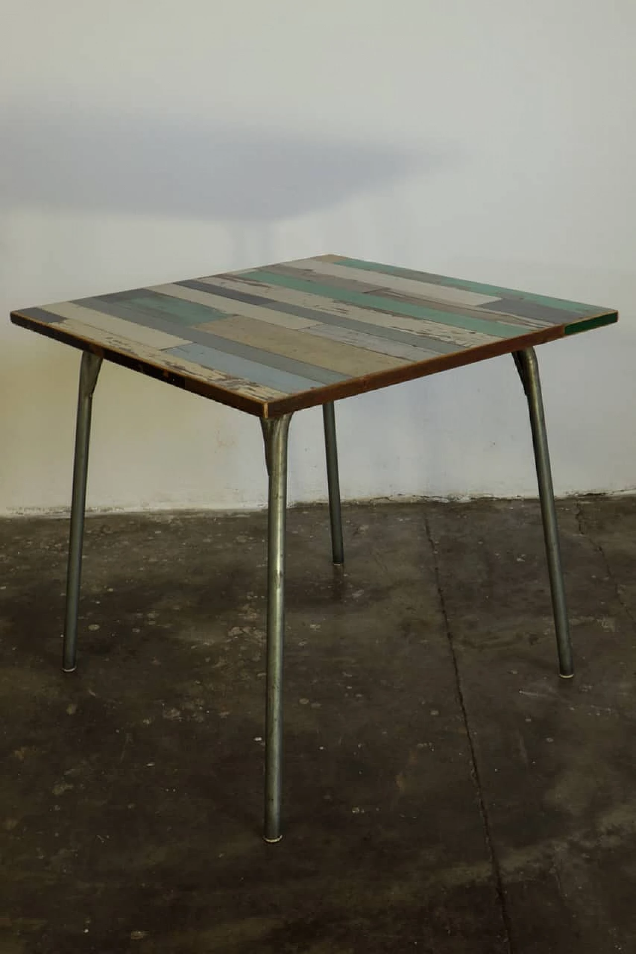 Table with wooden patchwork top 1062437