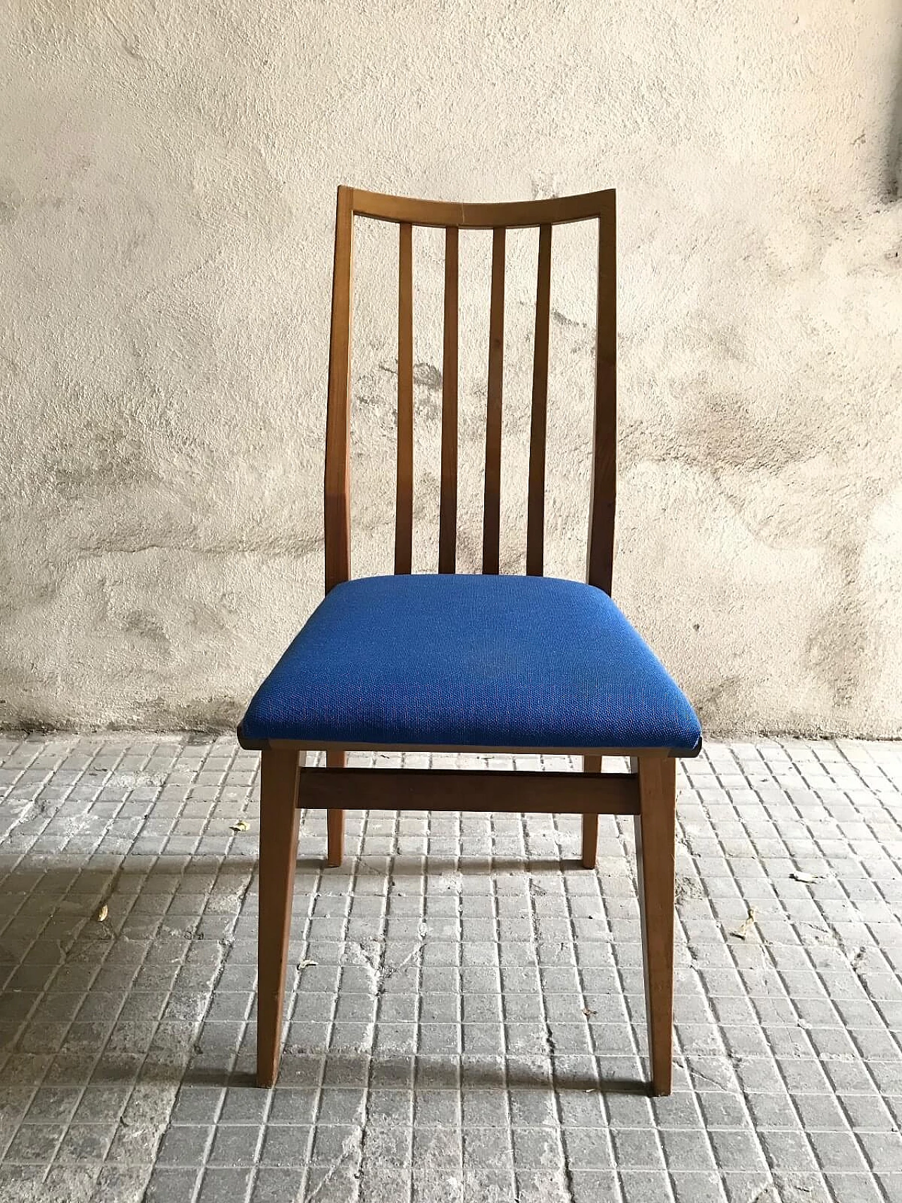 Set di quattro sedie blu in noce, anni ‘60 3