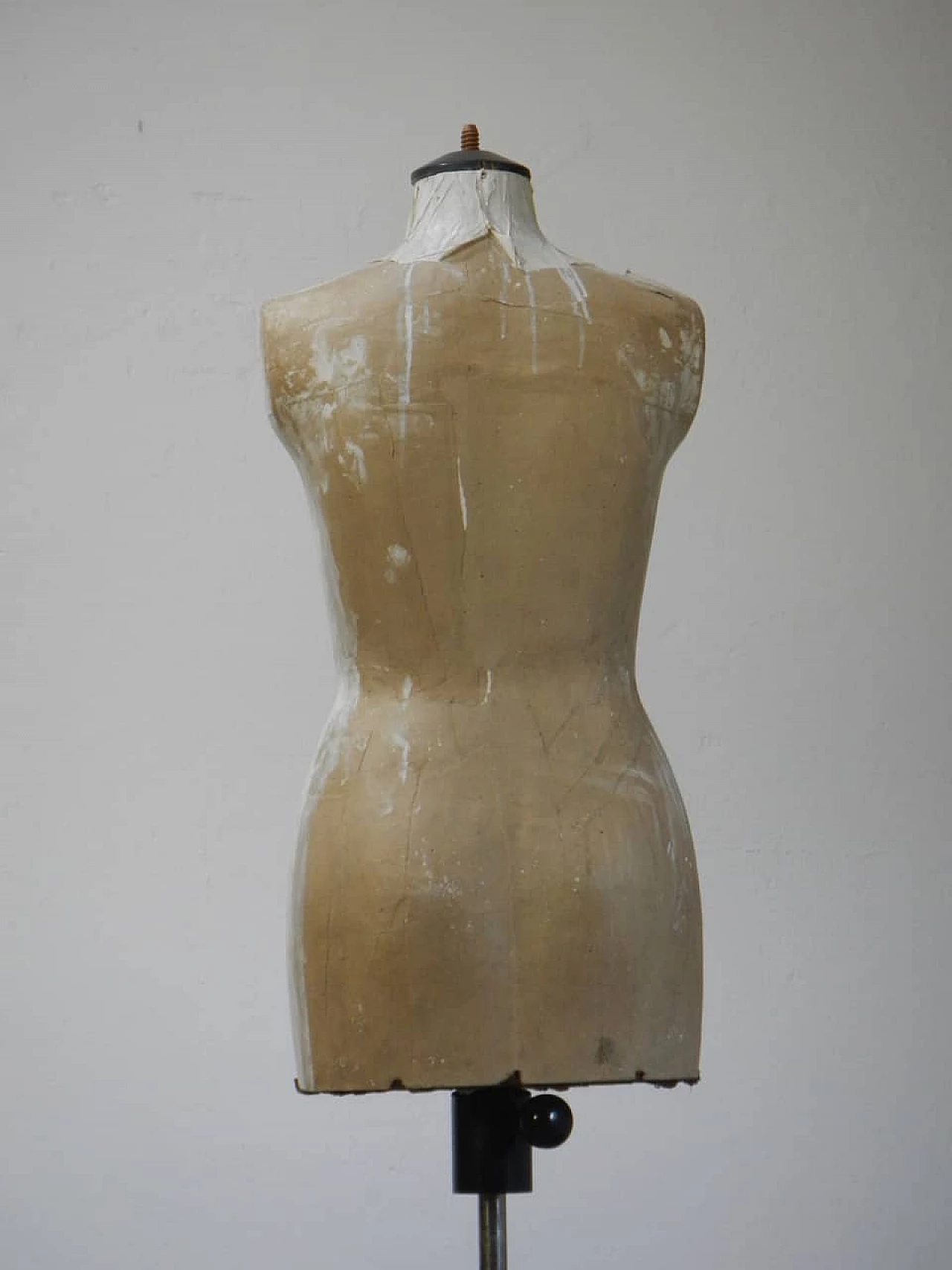 Manichino in carta e base in ferro anni 50 1062474