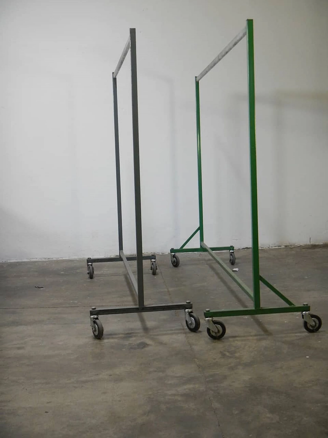 Hanger with wheels, '70s 1062485